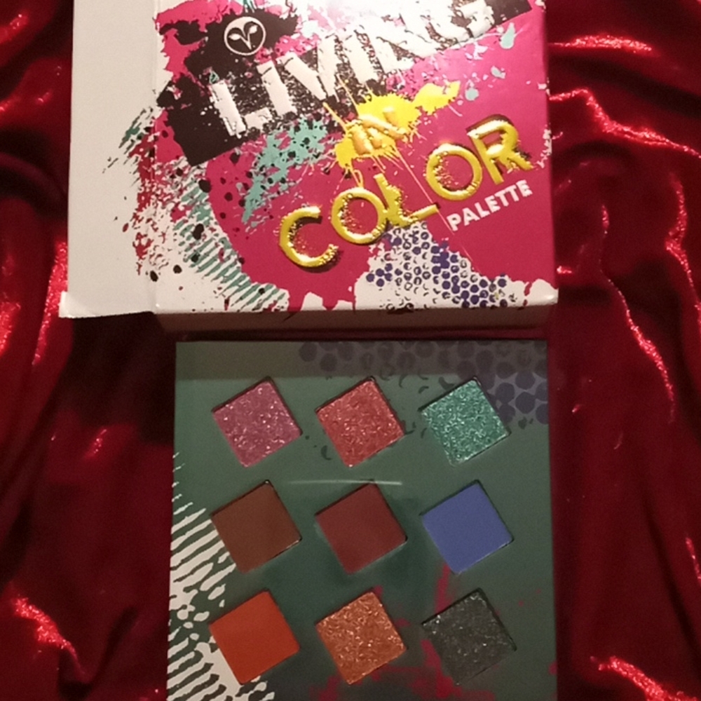Hank & Henry Living in color eyeshadow palette